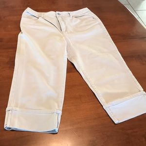 Talbots size 12 tan/cream Capris 98% cotton,2% spandex. Waist at natural waist